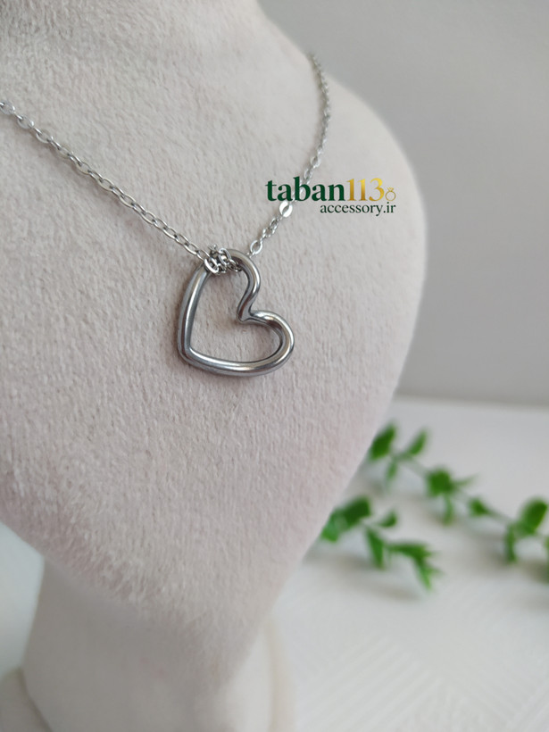 گردنبندقلب دفرمه استیل نقره ای